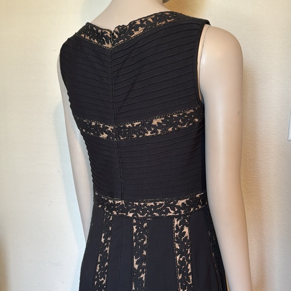 Tadashi Shoji Pintuck and Jersey lace dress in black/nude size small - Picture 7 of 12